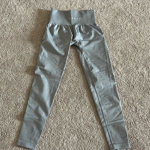 NVGTN Solid Seamless Leggings